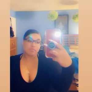 Meet your Posher, Mia